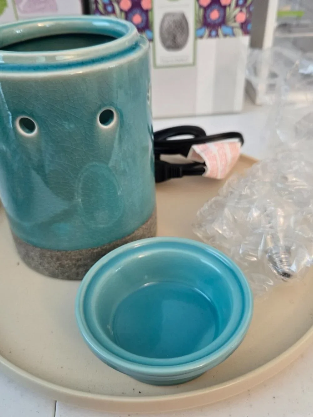 Scentsy Caribbean Blue Wax Warmer w Bulb Retired 6